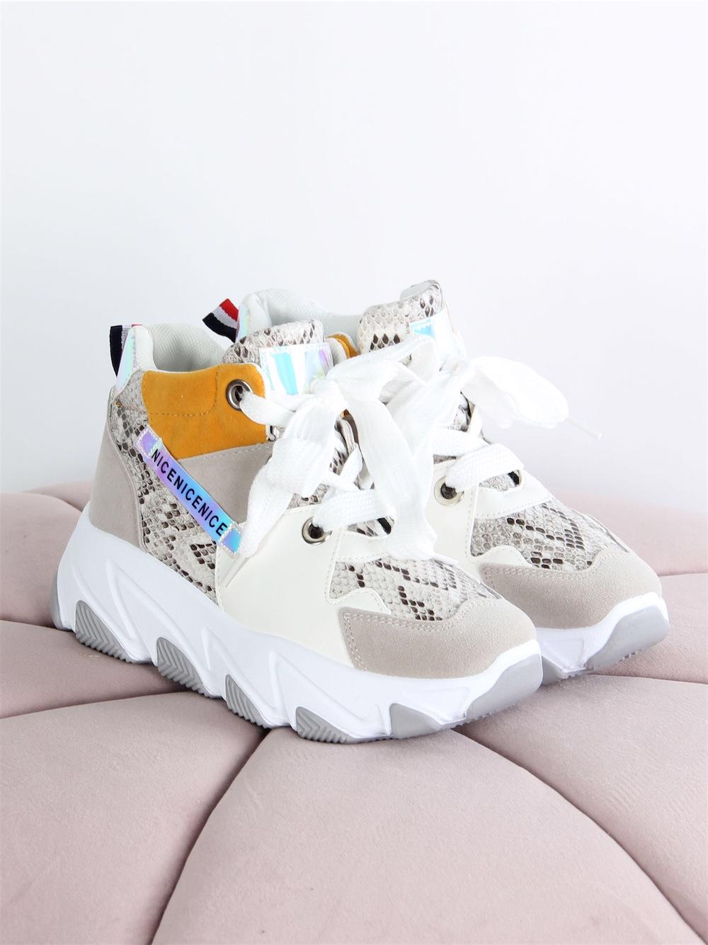 Muggia - Svarta sneakers med ormtryck och orange detaljer